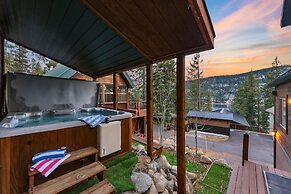Denton by Avantstay Hot Tub Enclosed Deck w Fire Pit Near Skiing Lake