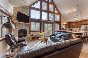 Denton by Avantstay Hot Tub Enclosed Deck w Fire Pit Near Skiing Lake