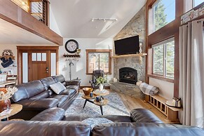 Denton by Avantstay Hot Tub Enclosed Deck w Fire Pit Near Skiing Lake