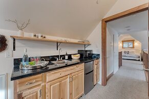 Denton by Avantstay Hot Tub Enclosed Deck w Fire Pit Near Skiing Lake