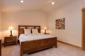 Donner Ridge by Avantstay Minutes to Skiing Deck Ping Pong Pool Table