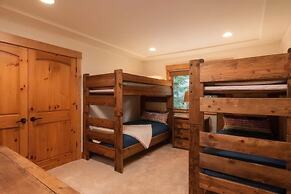 Donner Ridge by Avantstay Minutes to Skiing Deck Ping Pong Pool Table