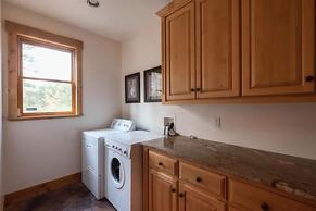 Donner Ridge by Avantstay Minutes to Skiing Deck Ping Pong Pool Table