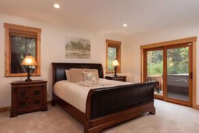 Donner Ridge by Avantstay Minutes to Skiing Deck Ping Pong Pool Table