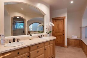 Donner Ridge by Avantstay Minutes to Skiing Deck Ping Pong Pool Table