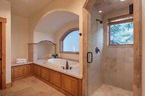 Donner Ridge by Avantstay Minutes to Skiing Deck Ping Pong Pool Table