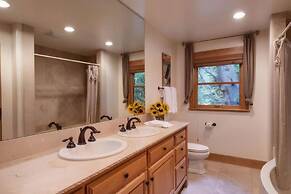 Donner Ridge by Avantstay Minutes to Skiing Deck Ping Pong Pool Table