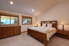 Donner Ridge by Avantstay Minutes to Skiing Deck Ping Pong Pool Table