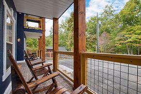 Gatlinburg Getaway by Avantstay 9bdr Sleeps 22 Hot tub Movie Theater