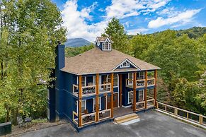 Gatlinburg Getaway by Avantstay 9bdr Sleeps 22 Hot tub Movie Theater