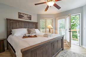 Gatlinburg Getaway by Avantstay 9bdr Sleeps 22 Hot tub Movie Theater