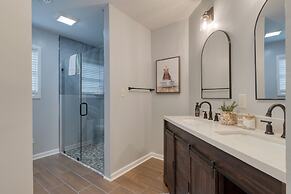 Gatlinburg Getaway by Avantstay 9bdr Sleeps 22 Hot tub Movie Theater