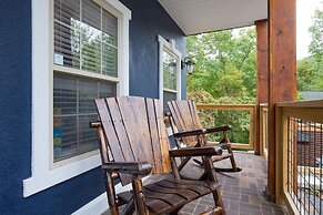 Gatlinburg Getaway by Avantstay 9bdr Sleeps 22 Hot tub Movie Theater