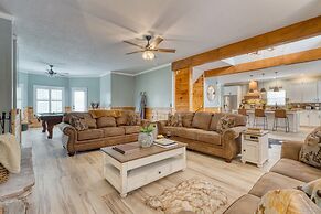 Gatlinburg Getaway by Avantstay 9bdr Sleeps 22 Hot tub Movie Theater