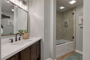 Gatlinburg Getaway by Avantstay 9bdr Sleeps 22 Hot tub Movie Theater