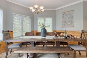 Gatlinburg Getaway by Avantstay 9bdr Sleeps 22 Hot tub Movie Theater