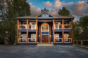 Gatlinburg Getaway by Avantstay 9bdr Sleeps 22 Hot tub Movie Theater