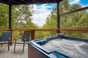 Gatlinburg Getaway by Avantstay 9bdr Sleeps 22 Hot tub Movie Theater