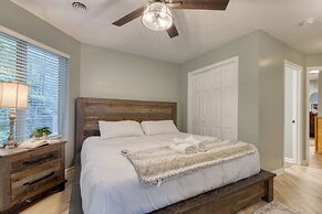 Gatlinburg Getaway by Avantstay 9bdr Sleeps 22 Hot tub Movie Theater