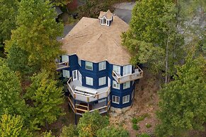 Gatlinburg Getaway by Avantstay 9bdr Sleeps 22 Hot tub Movie Theater