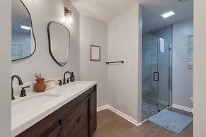 Gatlinburg Getaway by Avantstay 9bdr Sleeps 22 Hot tub Movie Theater