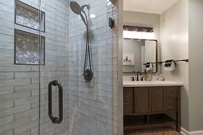 Gatlinburg Getaway by Avantstay 9bdr Sleeps 22 Hot tub Movie Theater