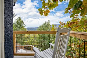 Gatlinburg Getaway by Avantstay 9bdr Sleeps 22 Hot tub Movie Theater