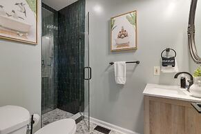 Gatlinburg Getaway by Avantstay 9bdr Sleeps 22 Hot tub Movie Theater