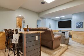 Gatlinburg Getaway by Avantstay 9bdr Sleeps 22 Hot tub Movie Theater