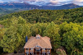 Gatlinburg Getaway by Avantstay 9bdr Sleeps 22 Hot tub Movie Theater