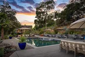 Kenwood Vista by Avantstay 7acres w Pool Fire Pit Vineyard Views