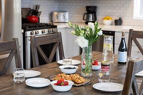 Sandy by Avantstay Oceanview Steps to Beach Patio w Fire Pit Dining Ar