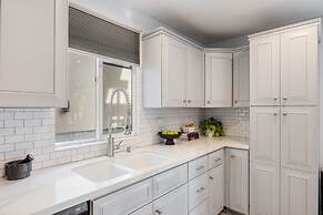 Sandy by Avantstay Oceanview Steps to Beach Patio w Fire Pit Dining Ar