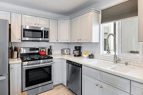 Sandy by Avantstay Oceanview Steps to Beach Patio w Fire Pit Dining Ar