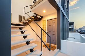 Sandy by Avantstay Oceanview Steps to Beach Patio w Fire Pit Dining Ar