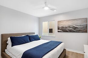 Sandy by Avantstay Oceanview Steps to Beach Patio w Fire Pit Dining Ar