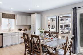 Sandy by Avantstay Oceanview Steps to Beach Patio w Fire Pit Dining Ar