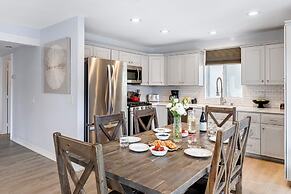 Sandy by Avantstay Oceanview Steps to Beach Patio w Fire Pit Dining Ar