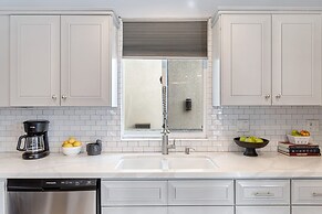 Sandy by Avantstay Oceanview Steps to Beach Patio w Fire Pit Dining Ar