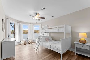 Sunset Pointe by Avantstay Waterfront Beach Fire Pit Sleeps 14 5bdr 4B