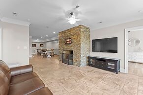 Sunset Pointe by Avantstay Waterfront Beach Fire Pit Sleeps 14 5bdr 4B