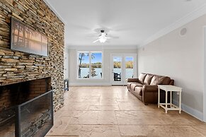 Sunset Pointe by Avantstay Waterfront Beach Fire Pit Sleeps 14 5bdr 4B