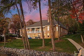 Sunset Pointe by Avantstay Waterfront Beach Fire Pit Sleeps 14 5bdr 4B