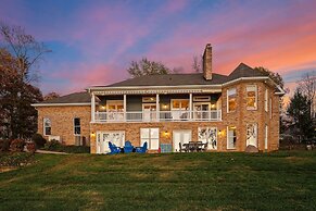 Sunset Pointe by Avantstay Waterfront Beach Fire Pit Sleeps 14 5bdr 4B