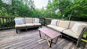 The Nest at Pinecrest by Avantstay Hot Tub Spacious Deck Game Room Fir