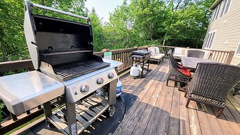 The Nest at Pinecrest by Avantstay Hot Tub Spacious Deck Game Room Fir