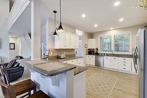 The Nest at Pinecrest by Avantstay Hot Tub Spacious Deck Game Room Fir