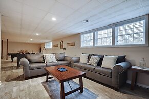 The Nest at Pinecrest by Avantstay Hot Tub Spacious Deck Game Room Fir