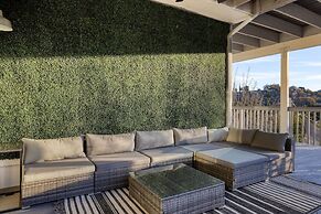 Terrace Hill Modern Paso Robles Escape Near Wineries Dining and Hot Sp