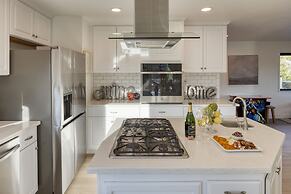 Terrace Hill Modern Paso Robles Escape Near Wineries Dining and Hot Sp